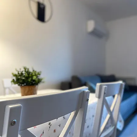 Luni Apartment *