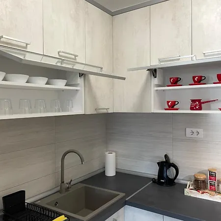 Luni Apartment *